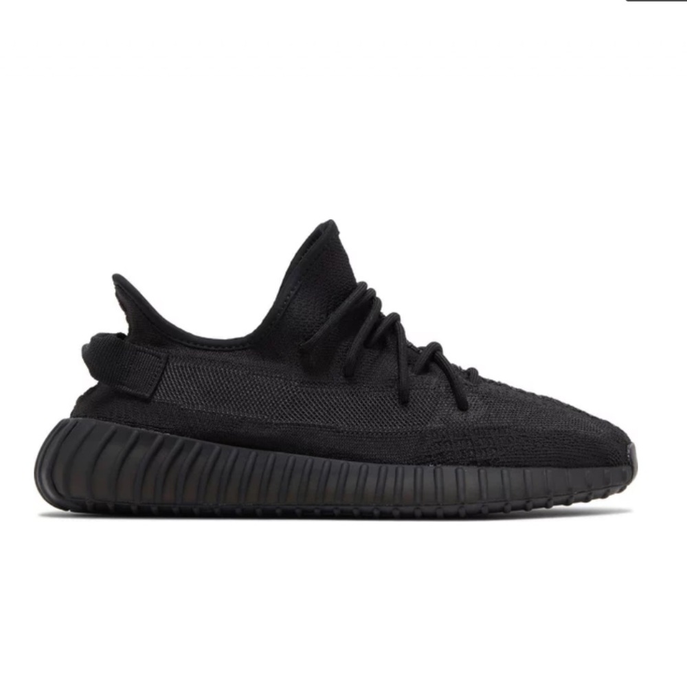 NEW Adidas Yeezy Boost 350 V2 Onyx Sneakers in a Box